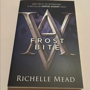 Vampire Academy Series: Frost Bite (#2 in The Vampire Academy Series)